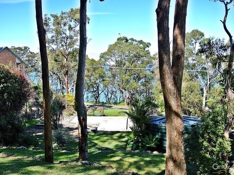 13 The Esplanade, North Arm Cove NSW 2324