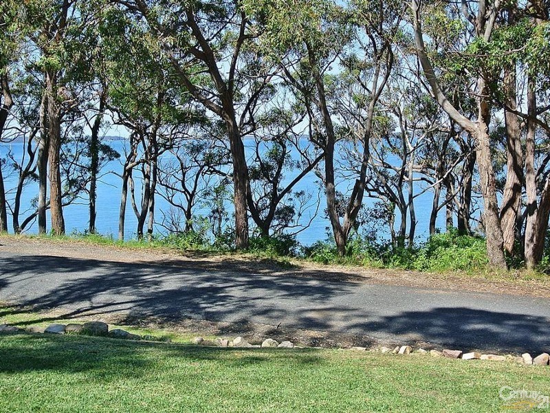 13 The Esplanade, North Arm Cove NSW 2324