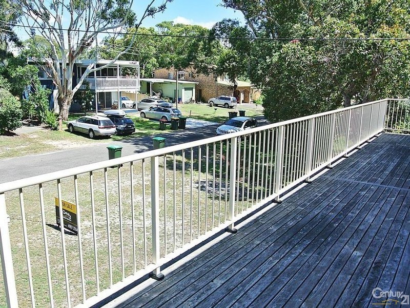 16 Cooloon St, Hawks Nest NSW 2324