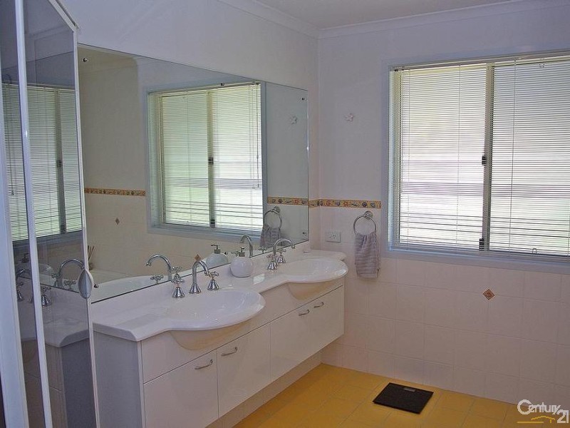 5 Kooraru Close, Tea Gardens NSW 2324