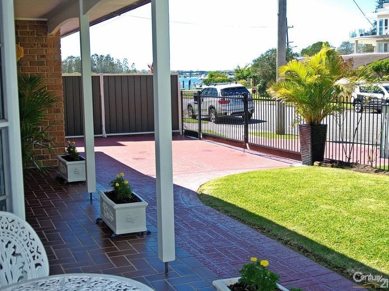 26 Iluka St, Tea Gardens NSW 2324