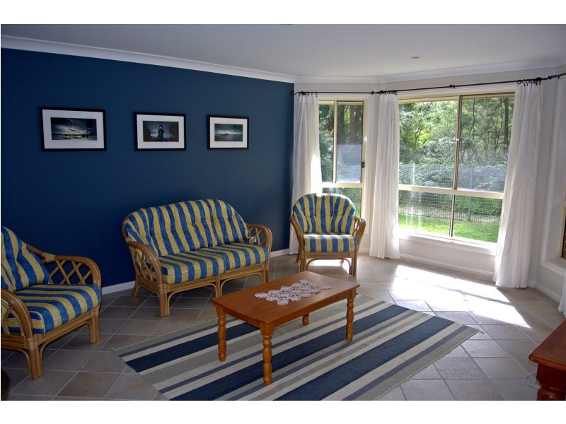 33 Dolphin Ave, Hawks Nest NSW 2324