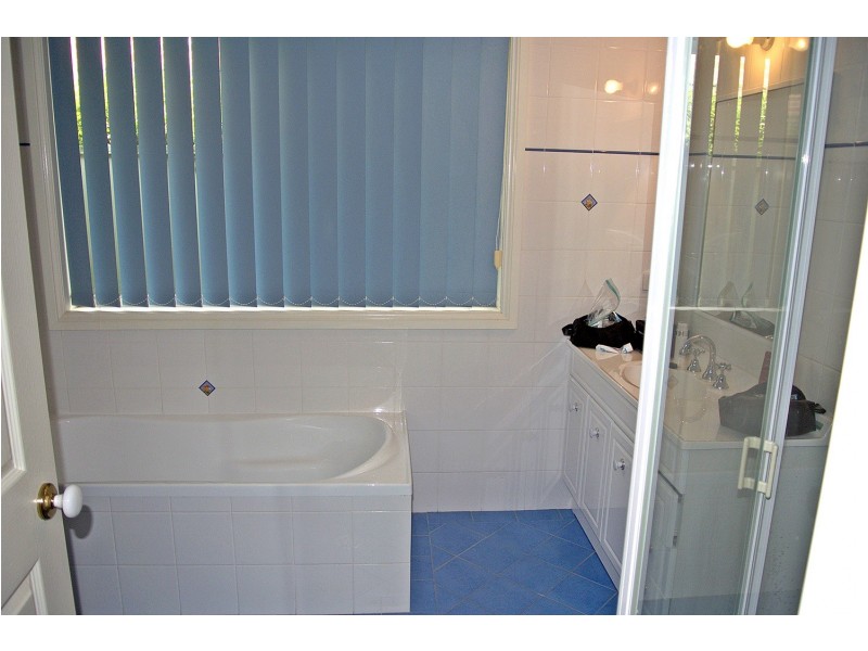 33 Dolphin Ave, Hawks Nest NSW 2324