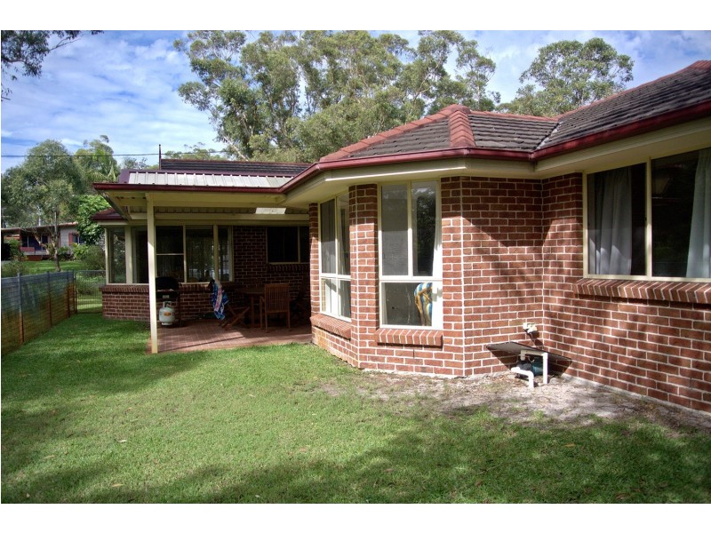 33 Dolphin Ave, Hawks Nest NSW 2324
