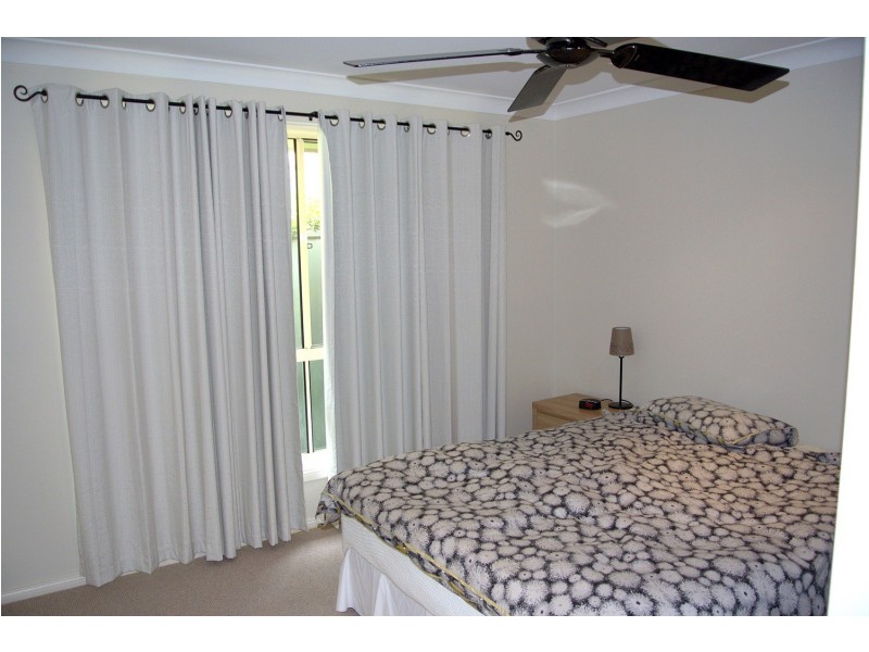 33 Dolphin Ave, Hawks Nest NSW 2324