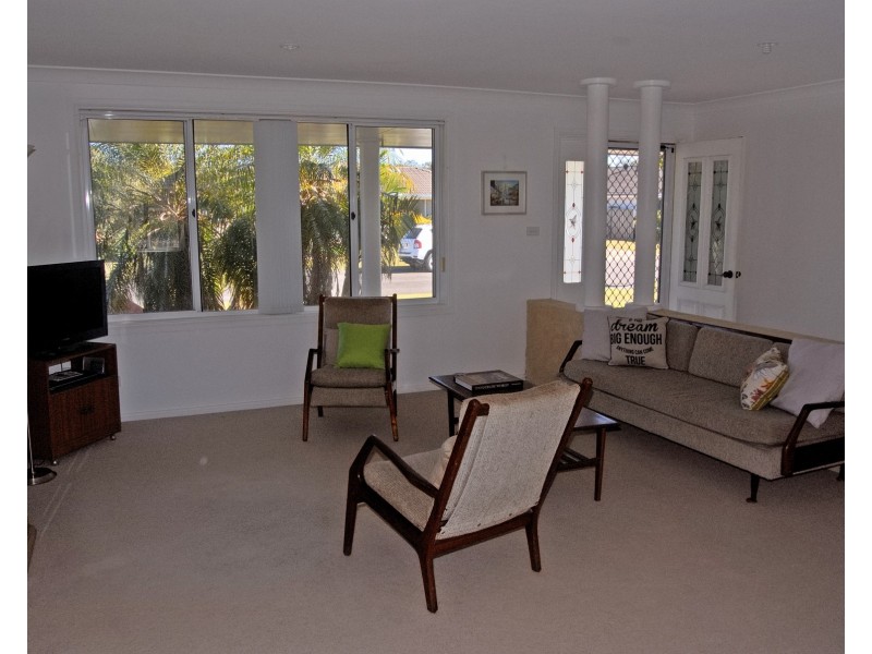 9 Martin Cct, Tea Gardens NSW 2324