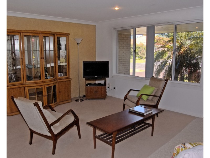 9 Martin Cct, Tea Gardens NSW 2324