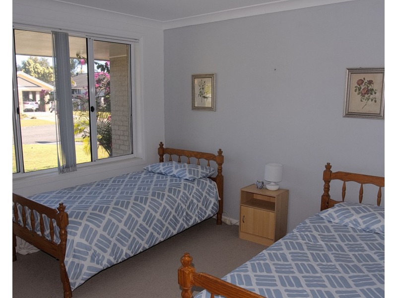 9 Martin Cct, Tea Gardens NSW 2324