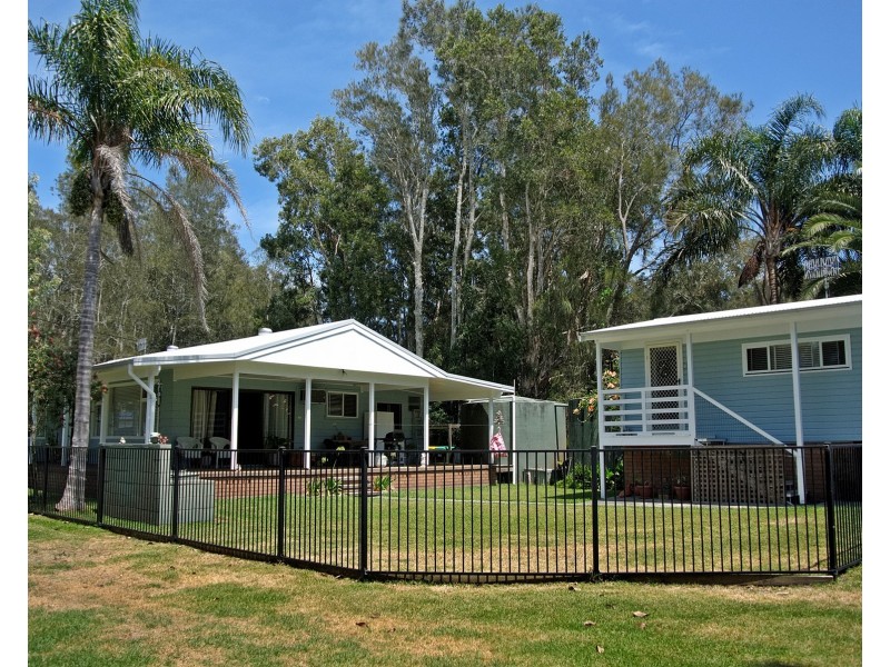 4 Peace Pde, Pindimar NSW 2324