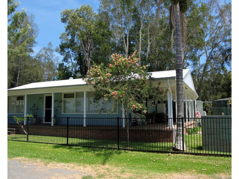 4 Peace Pde, Pindimar NSW 2324