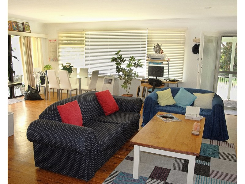 4 Peace Pde, Pindimar NSW 2324