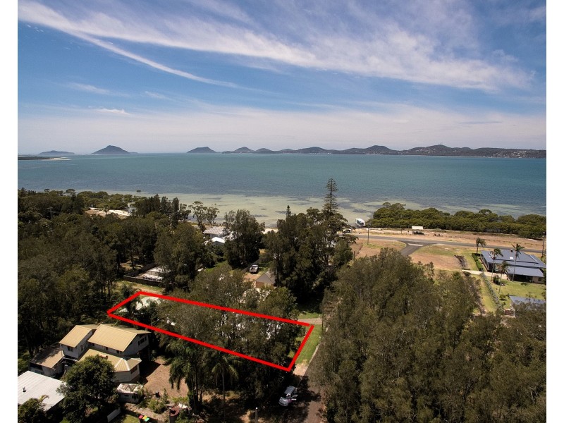 4 Peace Pde, Pindimar NSW 2324