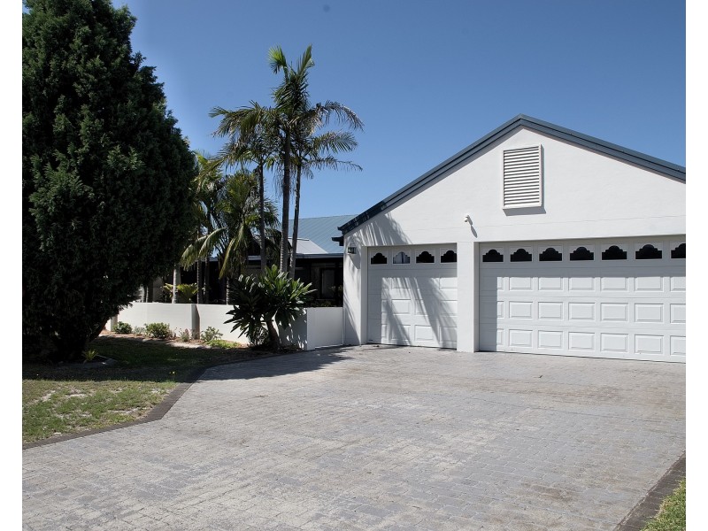 16 Dunshea Ave, Tea Gardens NSW 2324