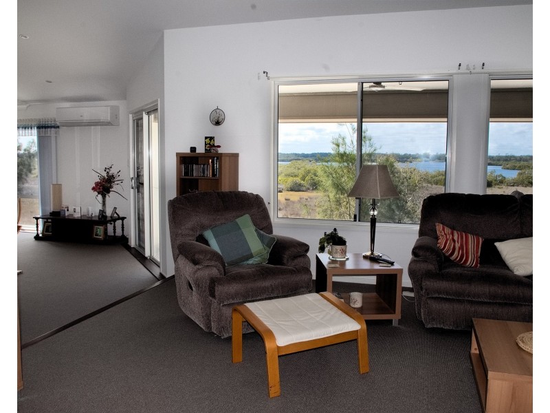 2 Sanctuary Close, Tea Gardens NSW 2324