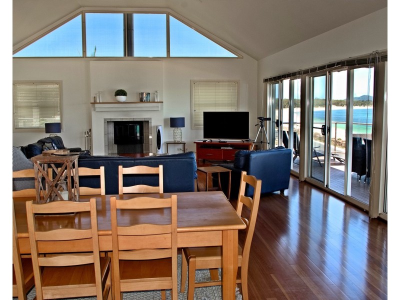 89 The Boulevarde, Hawks Nest NSW 2324