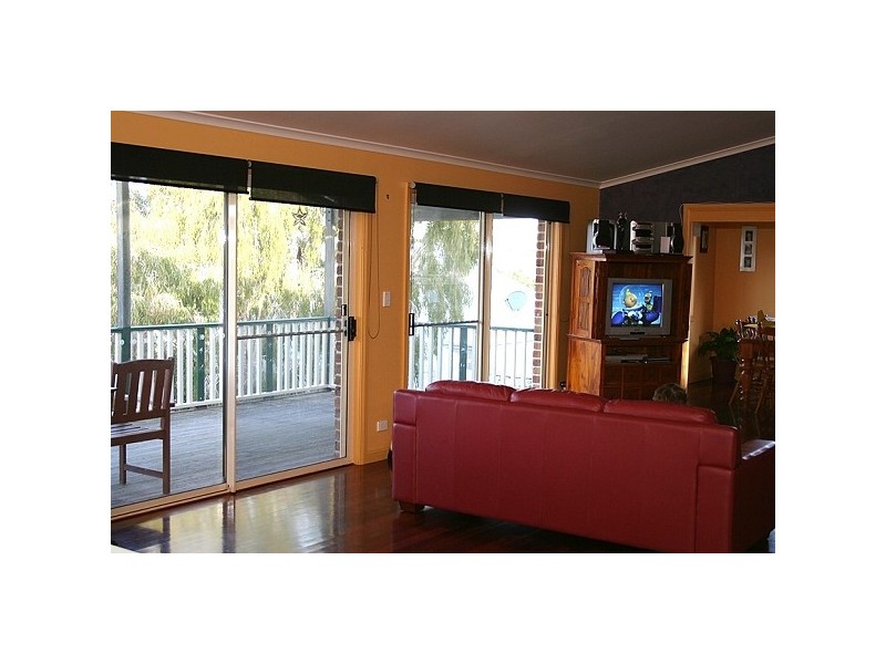 70 Coupland Ave, Tea Gardens NSW 2324