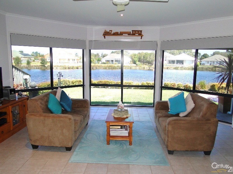 52 Windward Ct, Tea Gardens NSW 2324