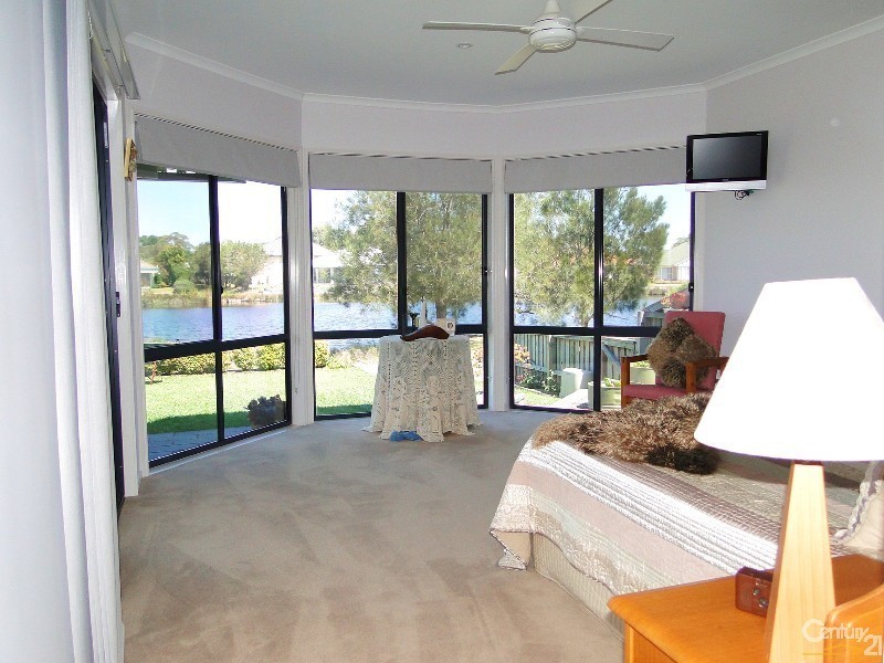 52 Windward Ct, Tea Gardens NSW 2324