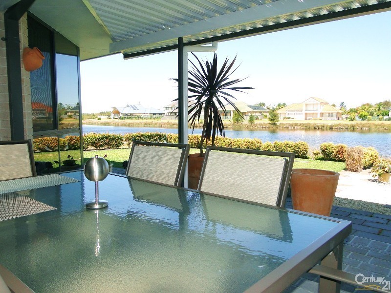 52 Windward Ct, Tea Gardens NSW 2324