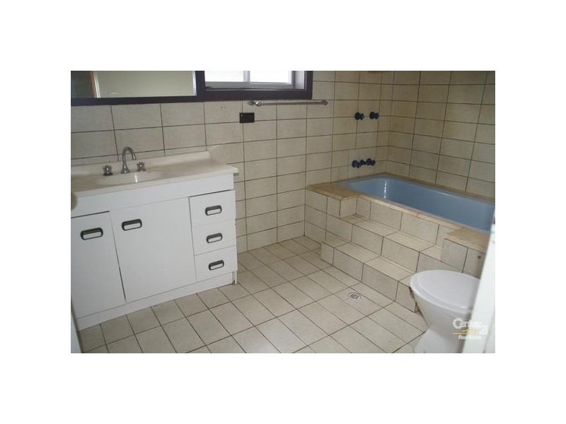 4a Yamba St, Hawks Nest NSW 2324