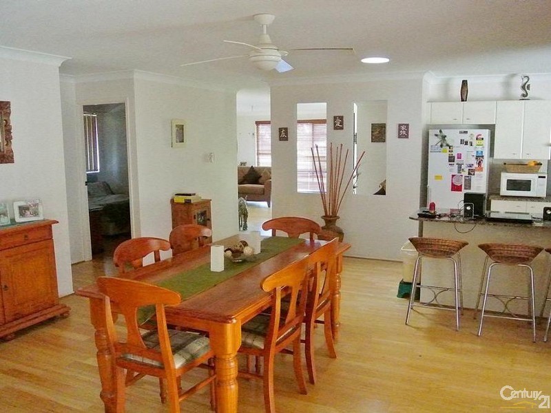 7 Holbert Cl, Tea Gardens NSW 2324