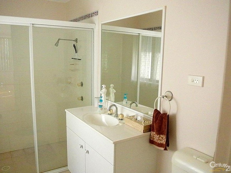 7 Holbert Cl, Tea Gardens NSW 2324