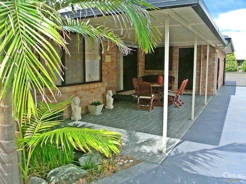 7 Holbert Cl, Tea Gardens NSW 2324