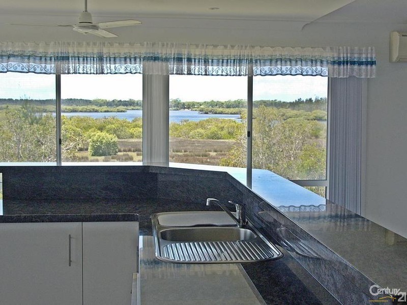 2 Sanctuary Close, Tea Gardens NSW 2324