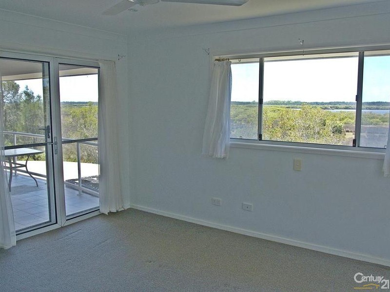 2 Sanctuary Close, Tea Gardens NSW 2324