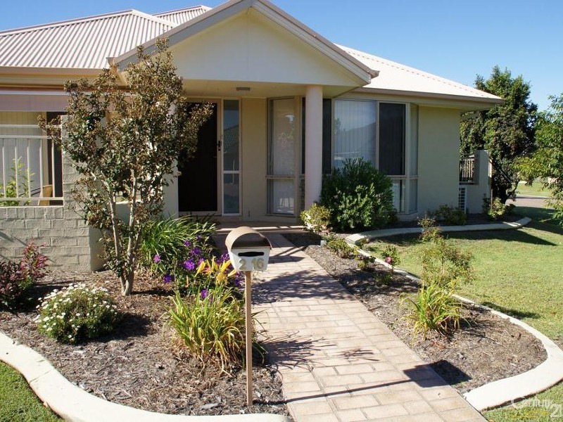 2/16 Ayres Ave, Tea Gardens NSW 2324