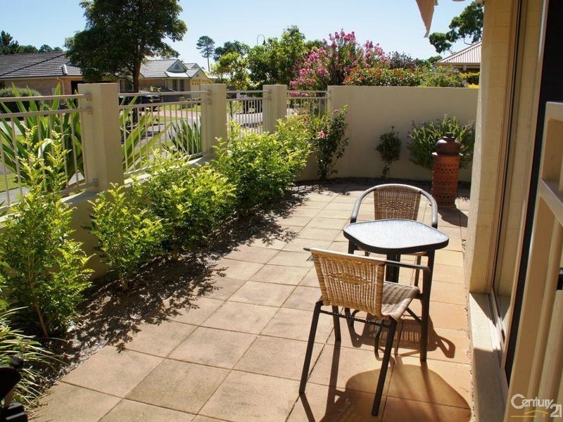 2/16 Ayres Ave, Tea Gardens NSW 2324