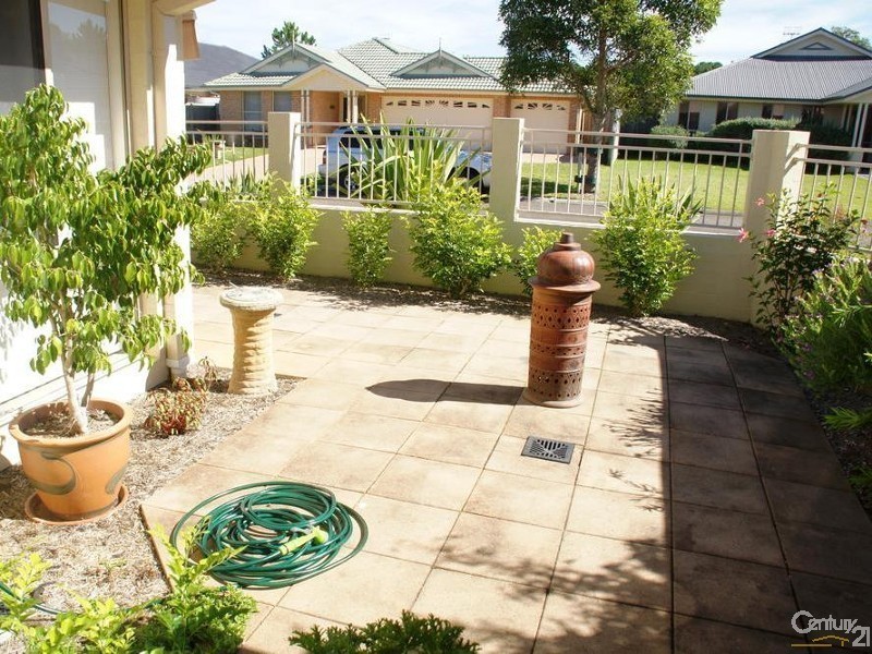 2/16 Ayres Ave, Tea Gardens NSW 2324
