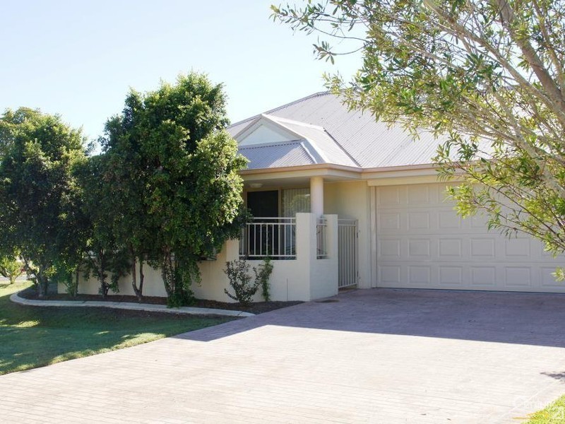 2/16 Ayres Ave, Tea Gardens NSW 2324