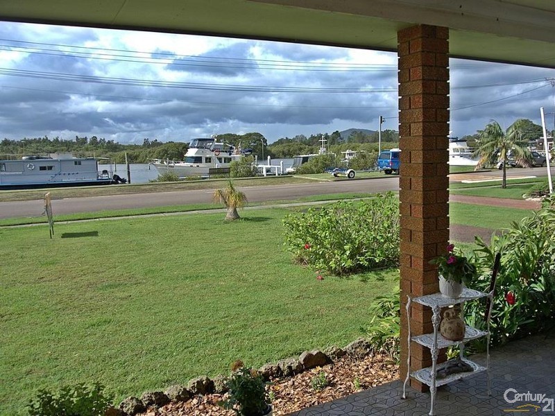 13 Marine Dr, Tea Gardens NSW 2324