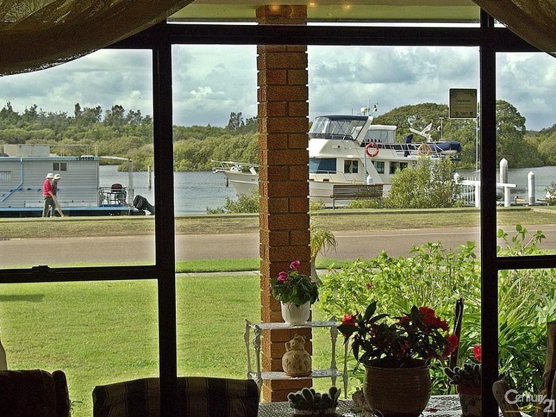 13 Marine Dr, Tea Gardens NSW 2324