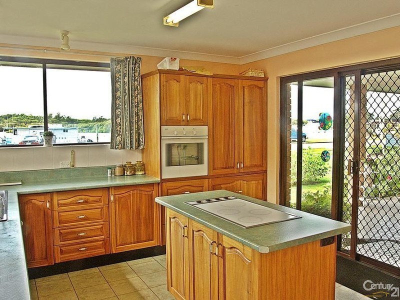 13 Marine Dr, Tea Gardens NSW 2324