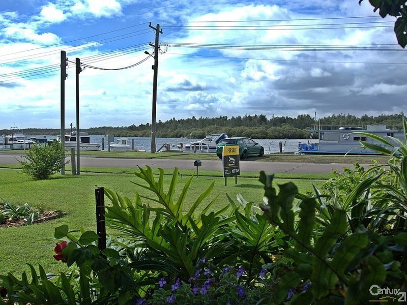 13 Marine Dr, Tea Gardens NSW 2324