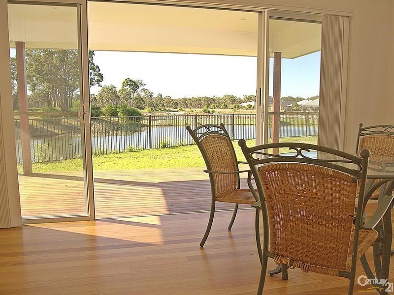 13 Shoreline Dr, Tea Gardens NSW 2324