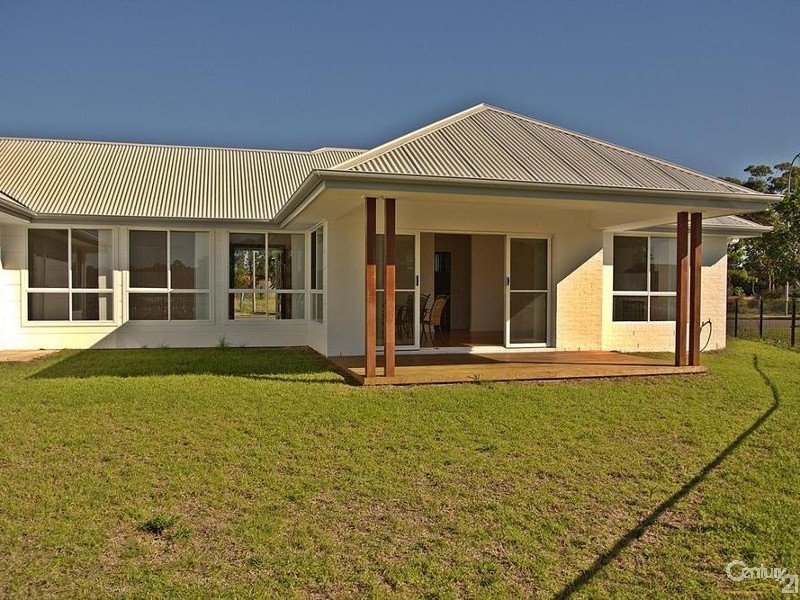 13 Shoreline Dr, Tea Gardens NSW 2324