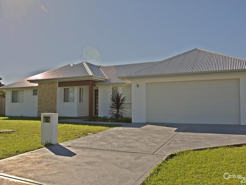 13 Shoreline Dr, Tea Gardens NSW 2324