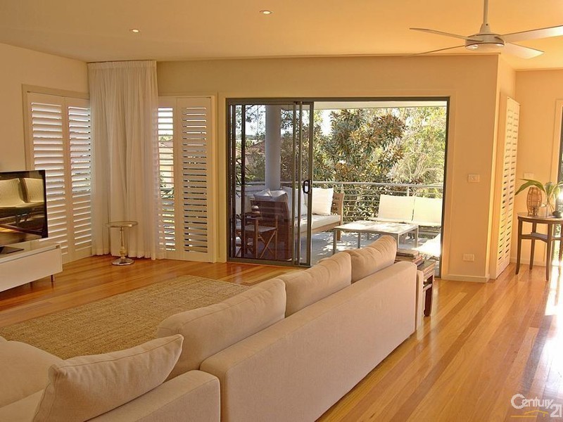 2/2 Port Stephens St, Tea Gardens NSW 2324