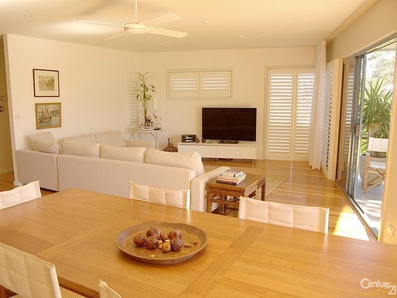 2/2 Port Stephens St, Tea Gardens NSW 2324