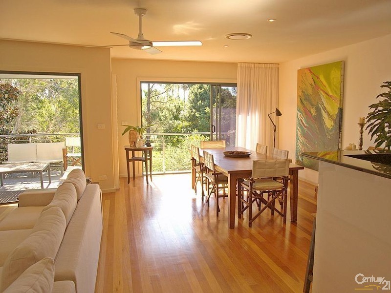 2/2 Port Stephens St, Tea Gardens NSW 2324
