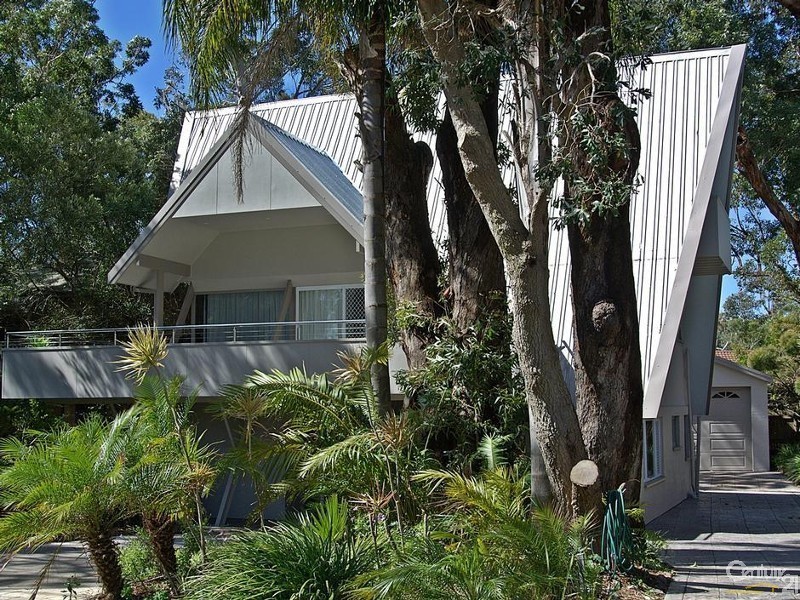 12 Fishermans Walk, Hawks Nest NSW 2324