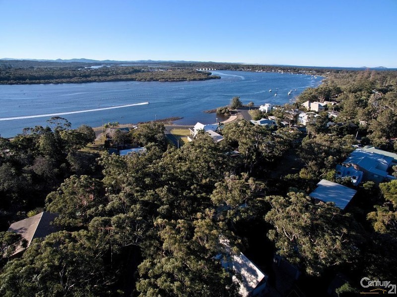 12 Fishermans Walk, Hawks Nest NSW 2324