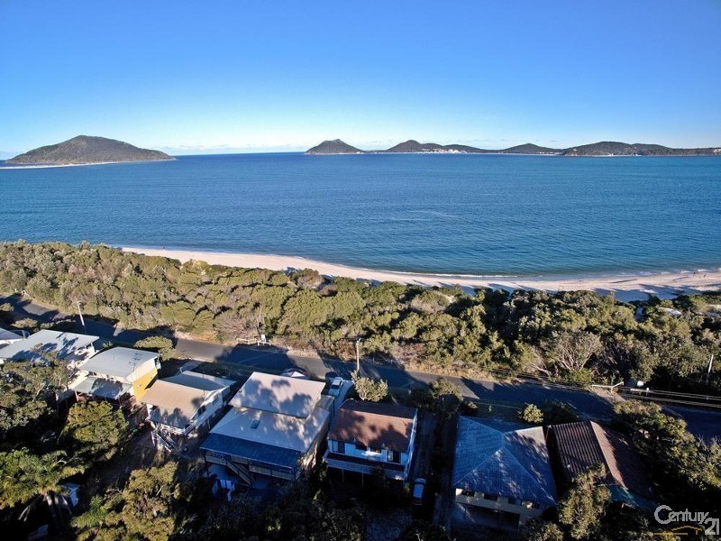 12 Fishermans Walk, Hawks Nest NSW 2324