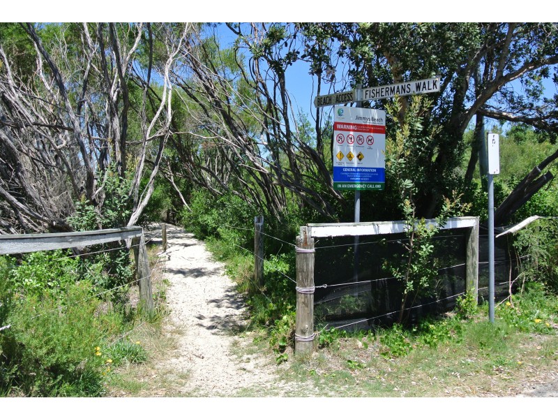 12 Fishermans Walk, Hawks Nest NSW 2324