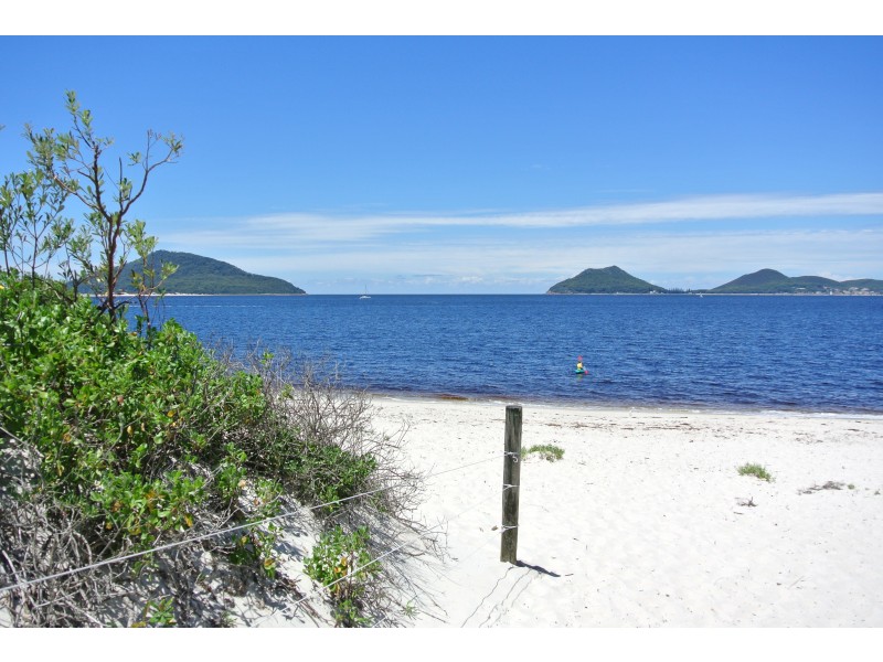 12 Fishermans Walk, Hawks Nest NSW 2324