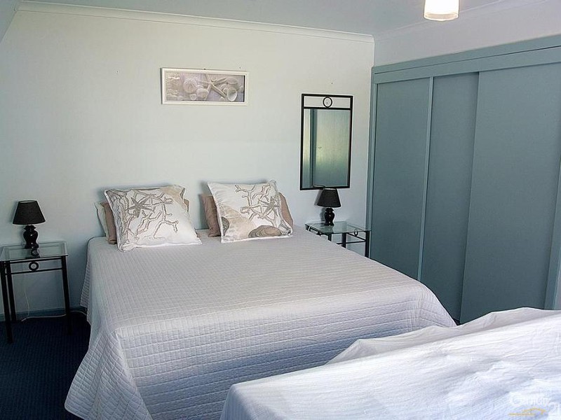 12 Fishermans Walk, Hawks Nest NSW 2324