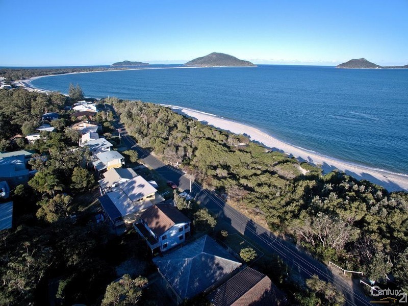 12 Fishermans Walk, Hawks Nest NSW 2324